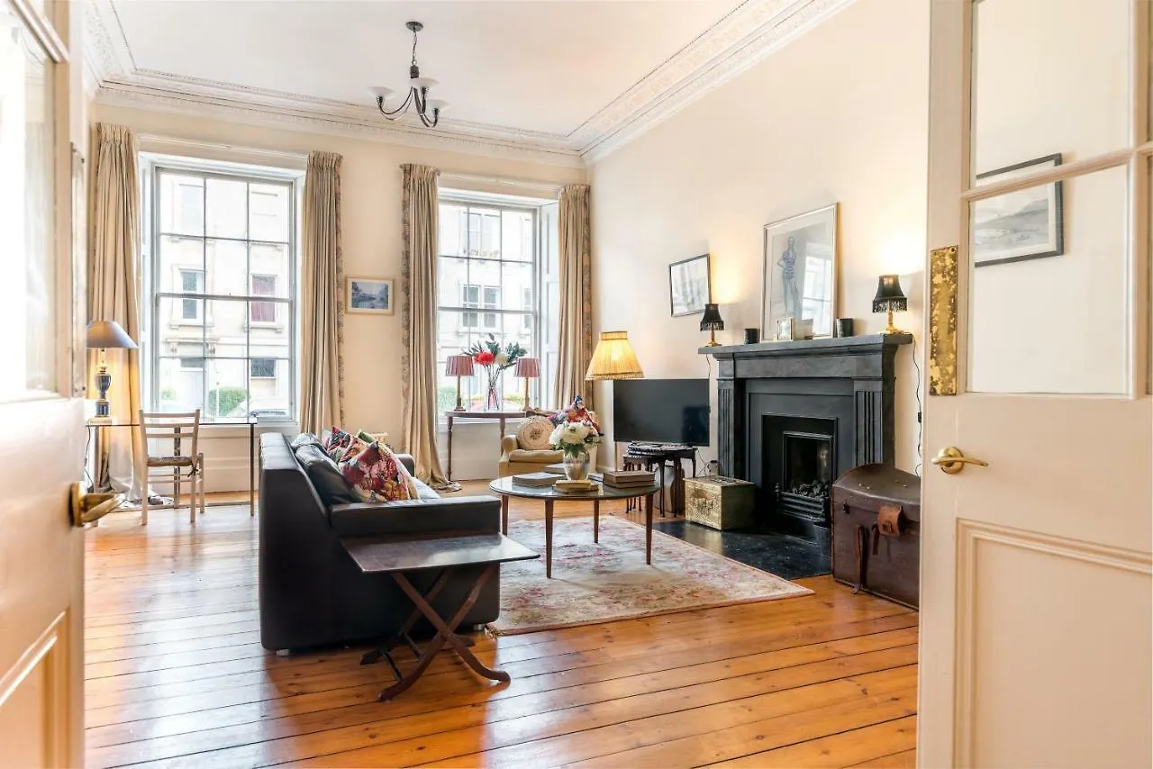 Grand & Spacious Central Apt With Wifi Edinburgh