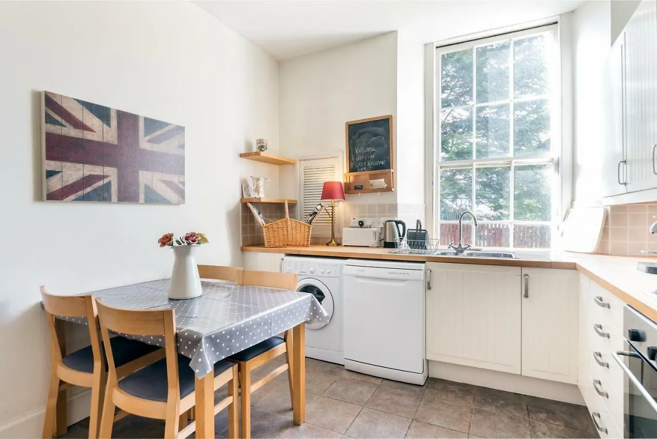 Grand & Spacious Central Apt With Wifi Edinburgh Appartement