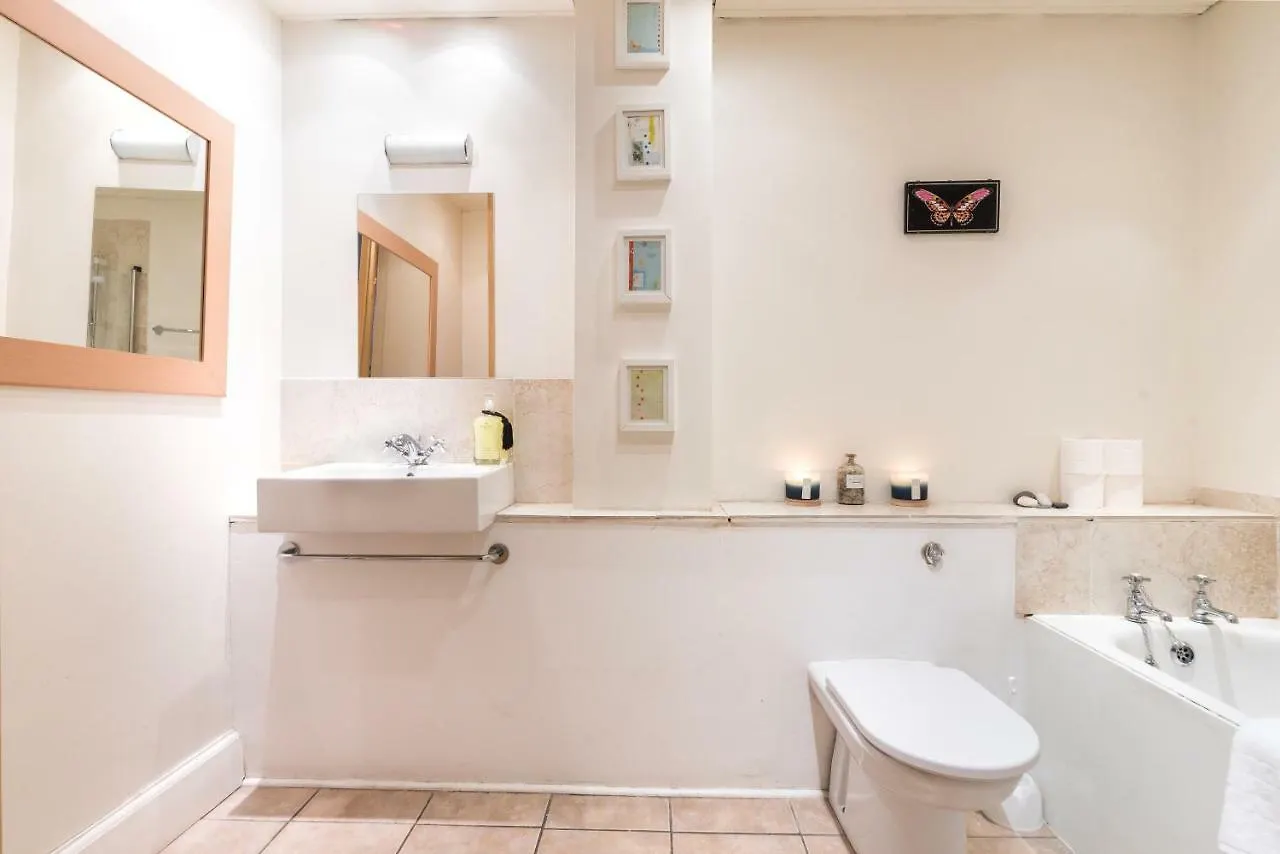 Grand & Spacious Central Apt With Wifi Edinburgh